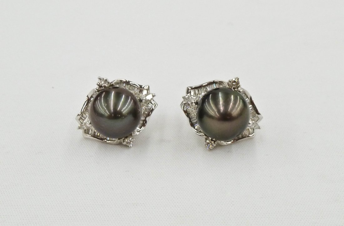 Lady's 18k Black Pearl & Diamond Earrings 1''x.75''.: Lady's 18k Black Pearl & Diamond Earrings 1''x.75''. Each contains one 14mm Tahitian cultured pearl. They contain 1.65ctw of diamonds VS2-SI1, color G-H in quality.