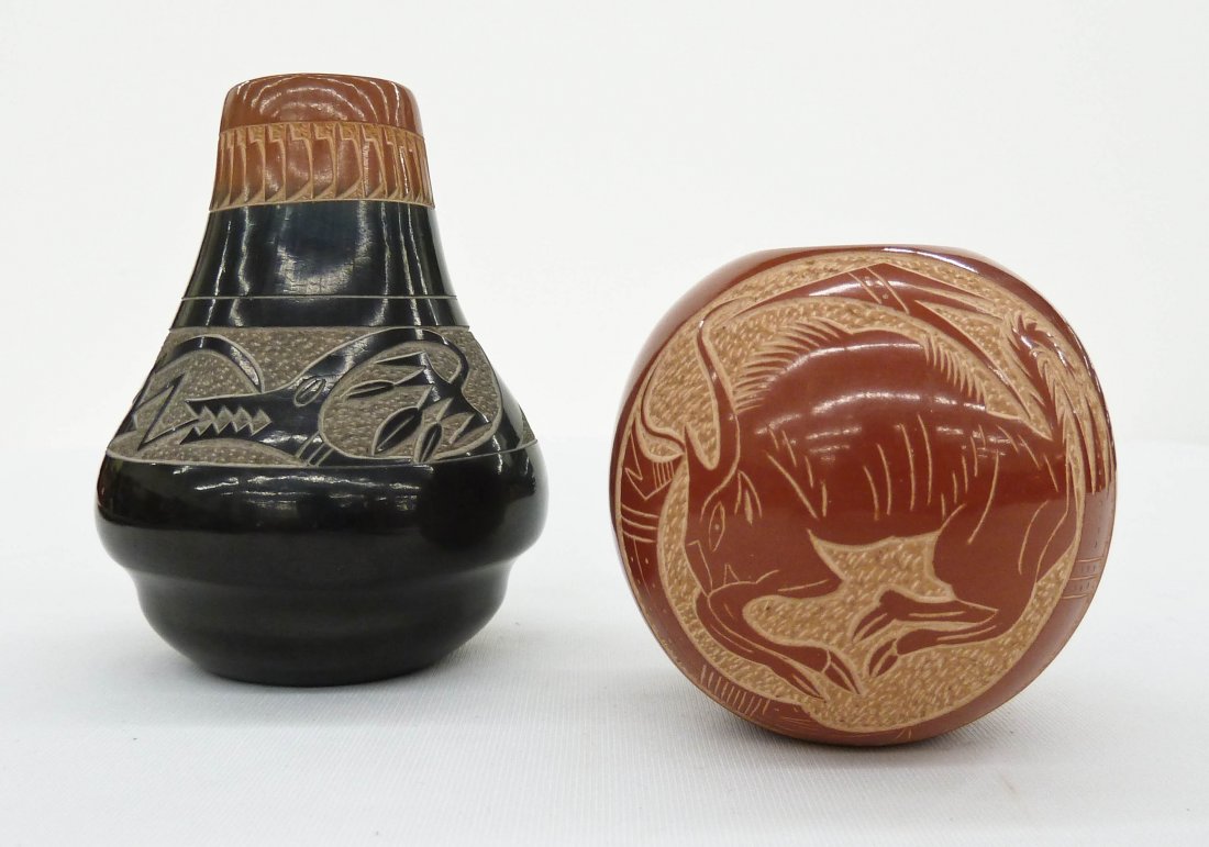 2pc Art Cody Haungooah (1943-1983 Santa Clara): 2pc Art Cody Haungooah (1943-1983 Santa Clara) Miniature Pottery Pots. Includes a blackware vase with avanyu 3.25''x2.5'' and a redware seed pot with bison 2.25''x2.25''. Excellent condition.