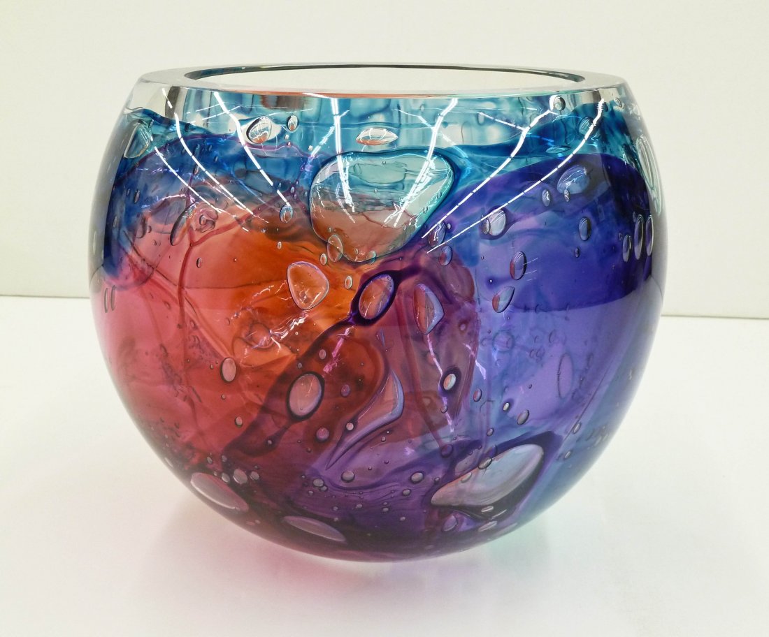 Leon Applebaum (b.1945 American) Lava Art Glass Bowl: Leon Applebaum (b.1945 American) Lava Art Glass Bowl 8''x9''. Multi-colored glass with interior bubbles. Excellent condition.