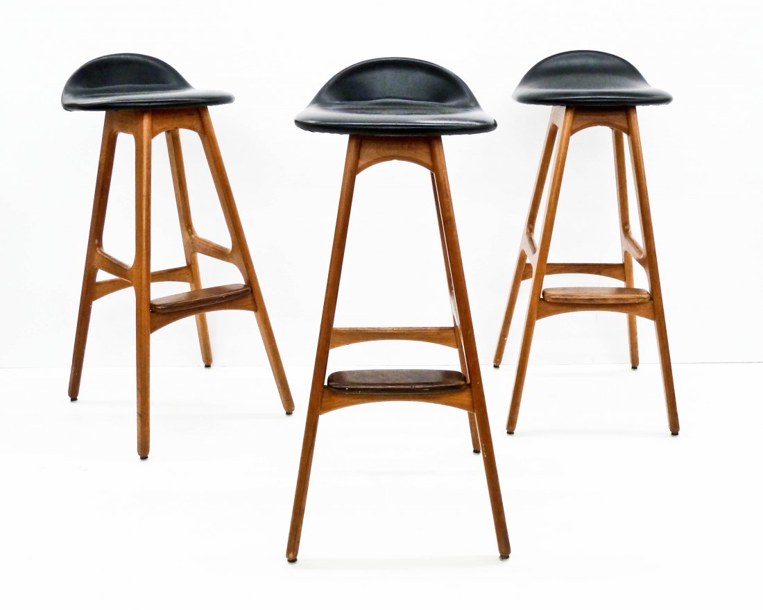 Set of (3) Erik Buck OD61 Teak & Rosewood Bar Stools: Set of (3) Erik Buck OD61 Teak & Rosewood Bar Stools 33''x16''x18'' Each. Manufactured by Oddense Maskinsnedkeri Mobler Denmark and all have original silver foil labels. Black vinyl upholstery. Overal