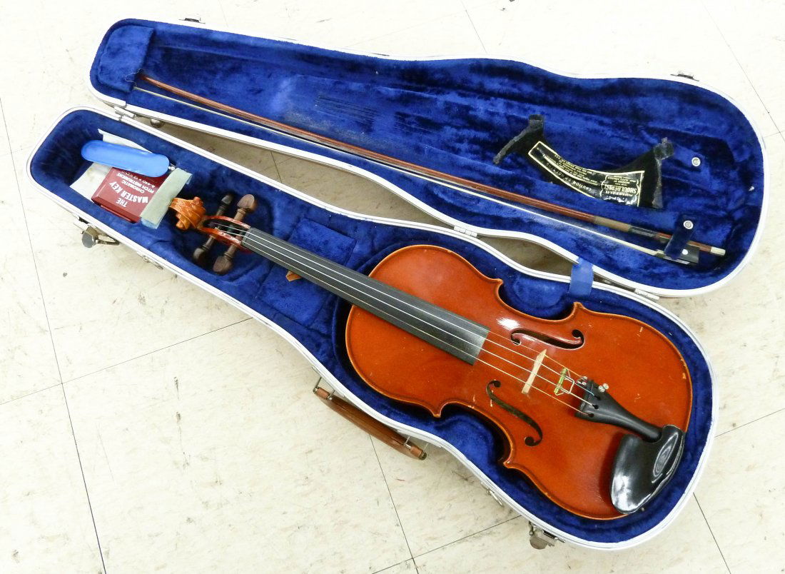 Ernst Heinrich Roth West German Stradivarius Wood Violi: Ernst Heinrich Roth West German Stradivarius Wood Violin in Case. Violin itself measures 23.5"x8.25" and has rosewood Caspari tuning keys. Marked inside "A6 1161" and label is dated 1966. Some slight
