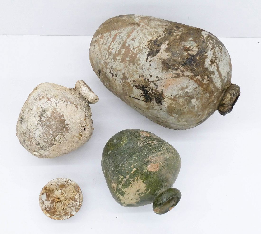 4pc Dominican Republic Shipwreck Amphora Pottery: 4pc Dominican Republic Shipwreck Amphora Pottery Vessels. Includes three amphora measuring 10'' to 21'' in height. Also a small ceramic bowl 2.25''x5.25''. From the salvage of the Spanish Galleons Nue