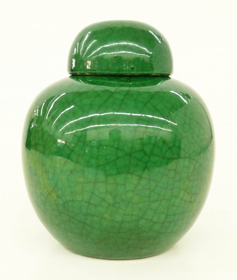 Antique Chinese Green Crackle Glaze Ginger Jar 6''x5''.: Antique Chinese Green Crackle Glaze Ginger Jar 6''x5''. Apple green stark monochrome color. Excellent condition. 19th century, Qing dynasty.