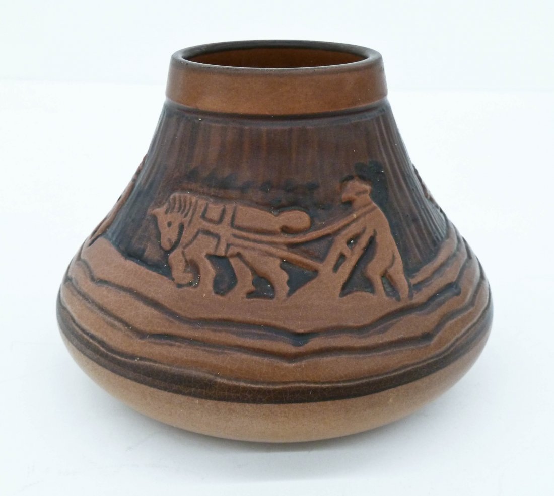 UND ''The Plowman'' Pottery Squat Vase 4.75''x6.5''. (1 of 4)