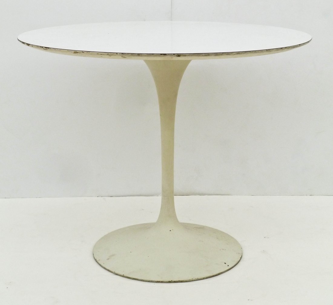 Eero Saarinen for Knoll Tulip Dinette Table 29''x36''. (1 of 2)