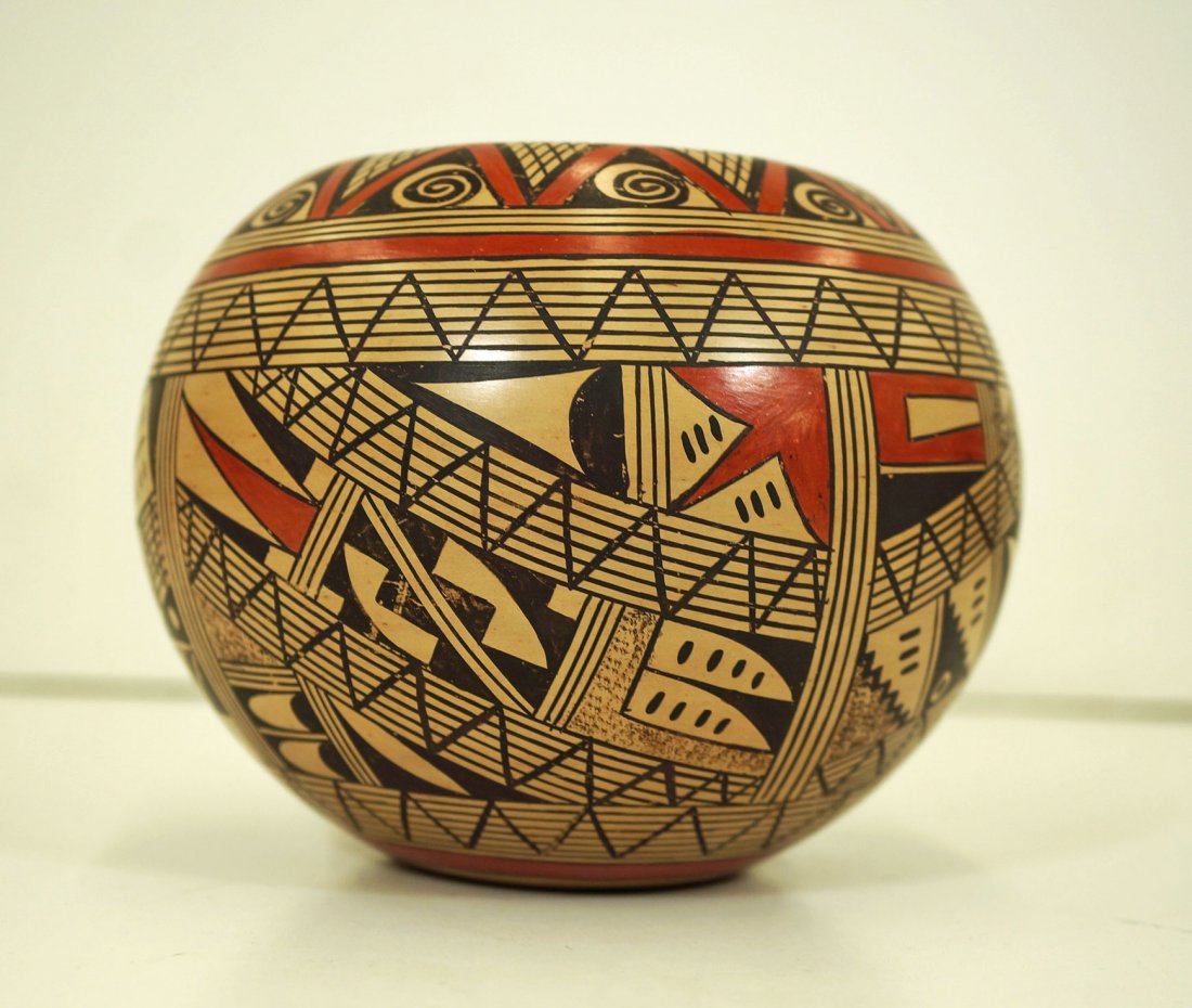 Rondina Huma, Hopi Polychrome Painted Pot, 4.5''x5.5'',: Rondina Huma, Hopi Polychrome Painted Pot, 4.5''x5.5'', in very good condition