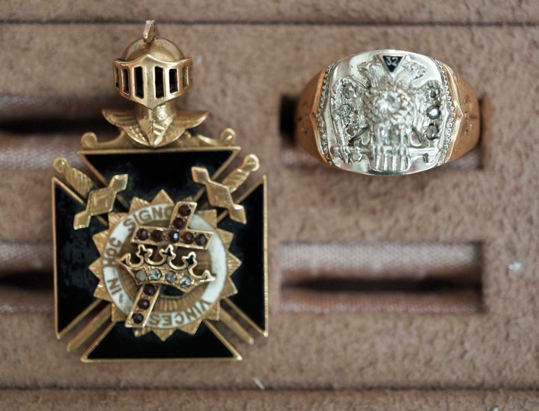 Antique Masonic Ring & Medal, 17.3 grams tw, ring is: Antique Masonic Ring & Medal, 17.3 grams tw, ring is size 11, medal 1.5'' x 1''