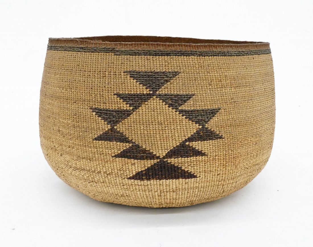 Old Hupa Large Indian Basket 5.5''x8.5''. California (1 of 4)