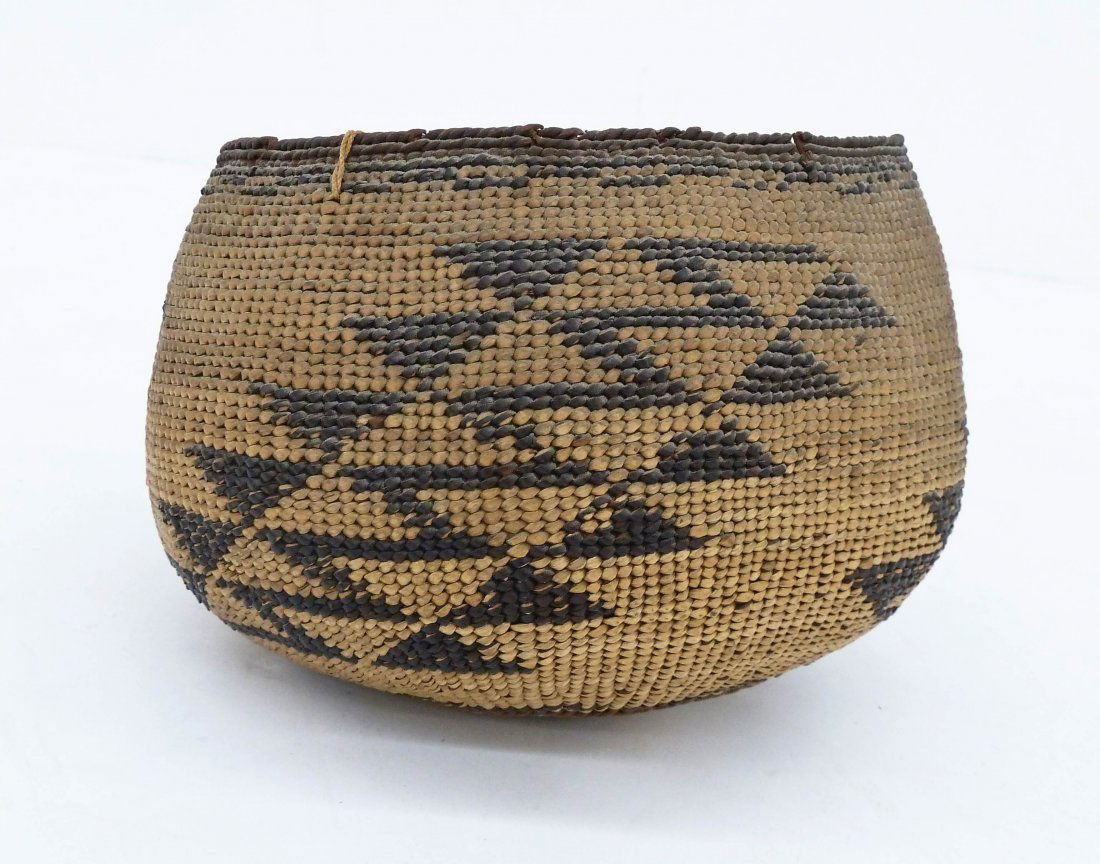 Antique Hupa Indian Basket 4.5''x6''. California basket (1 of 5)