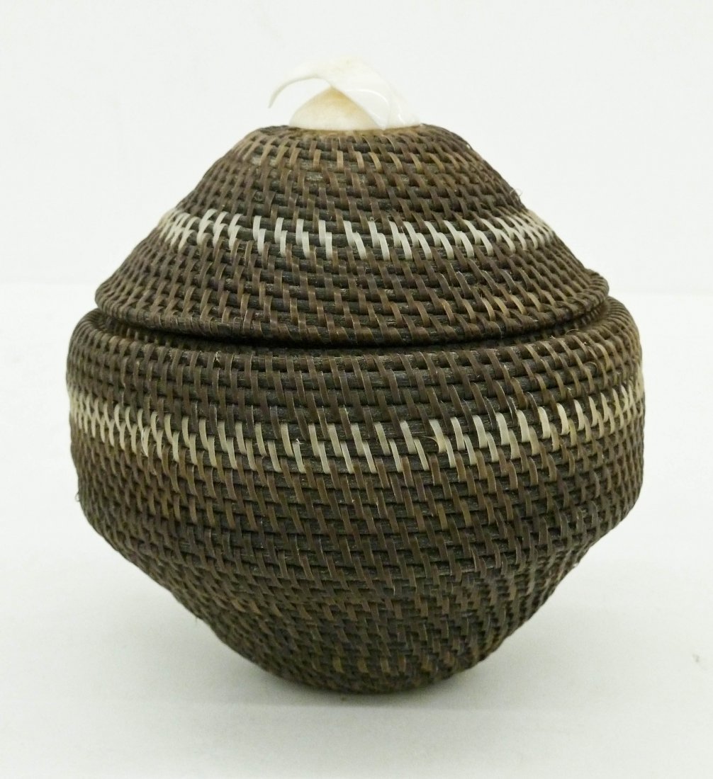 Marilyn Hank Otten Baleen Basket 5.5''x5''. Finely: Marilyn Hank Otten Baleen Basket 5.5''x5''. Finely woven baleen with carved ivory whale fin finial. Signed on interior and in excellent condition. Inuit Eskimo artist from Point Hope, Alaska. 20th cen