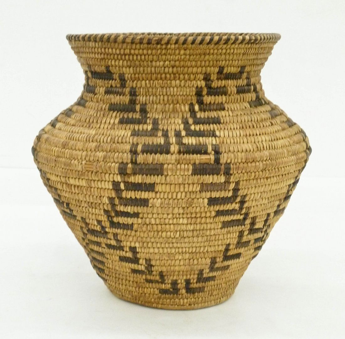 Old Apache Olla Indian Basket 10''x10''. Coiled basket (1 of 3)