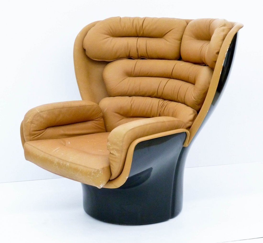 Joe Colombo for Comfort Italy ''Elda'' Chair: Joe Colombo for Comfort Italy ''Elda'' Chair 38''x39''x36''. Black fiberglass shell with brown leather upholstery. Overall wear from use. Mid century modern armchair, Italian.