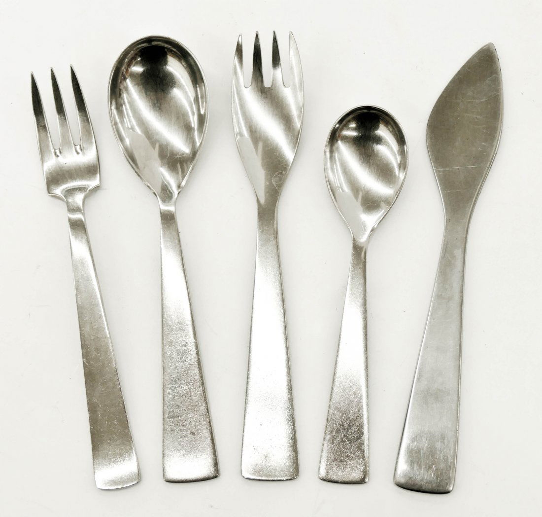 43pc Gio Ponti Design Italian Stainless Steel Flatware.: 43pc Gio Ponti Design Italian Stainless Steel Flatware. A mixed set including (11) Domus for Fraser 7'' forks, (11) Domus knives 7.25'', (2) Domus spoons 7'', (8) Domus spoons 6'', (10) Milano for Art