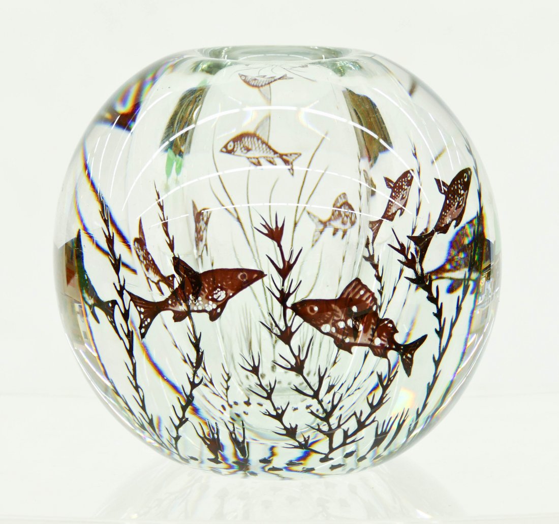 Edvard Hald Graal for Orrefors Fish Paperweight Vase: Edvard Hald Graal for Orrefors Fish Paperweight Vase 4.25''x4.75''. Aquarium vase with various fish motif. Signed on bottom. Excellent condition.