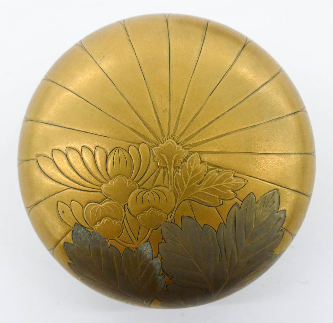 Fine Japanese Lacquered Cosmetic Box 2.5''. Maki-e gold (1 of 3)
