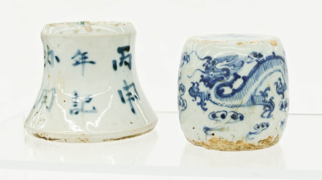 2pc Chinese Blue & White Porcelain Scroll Weights 2.5'' (1 of 3)