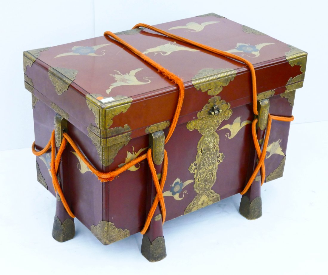 Fine Japanese Lacquered Karabitsu Storage Chest (1 of 4)