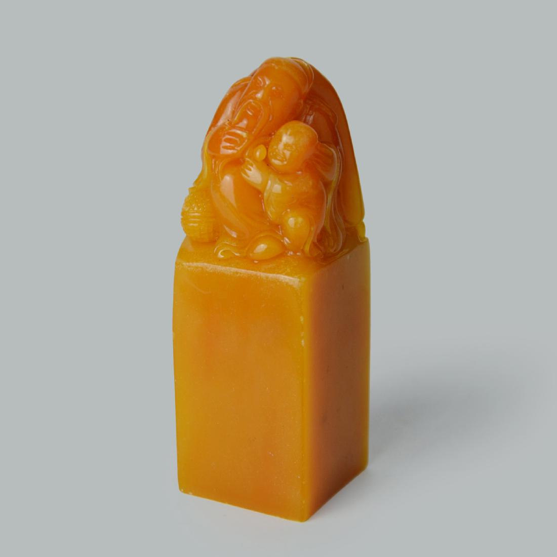 Yellow Furong Stone Seal with Longevity Knop (1 of 8)