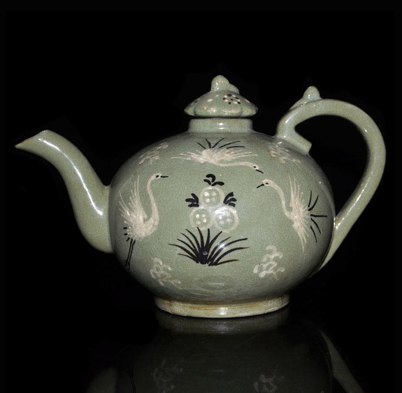Korea, Joseon Dynasty 18th to 19th C. Crackled: 韩国 高丽十九世纪 青釉云鹤花卉酒壶 Korea, Joseon Dynasty 18th to 19th C. Crackled Celadon-Glazed Embedde