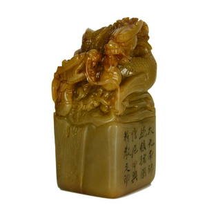 Tianhuang Square Seal carved with Twin Dragons Chasing: 二龙争珠钮田黄大方印章