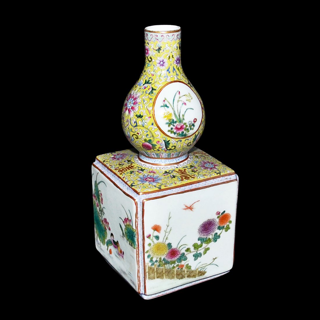 Qing, A Fine Famille-Rose Gilt Painted Square Vase: 清－道光－粉彩描金花鳥壽字上圓下方葫蘆瓶 (大清道光ॲ