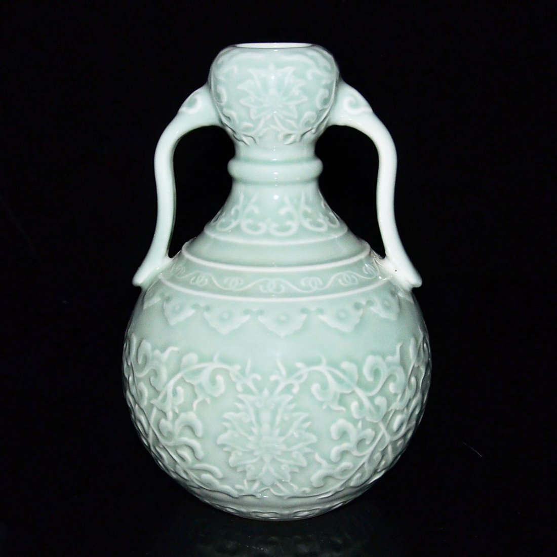 Qing, Celadon Glazed Garlic Head Vase with Double Mar 22, 2015