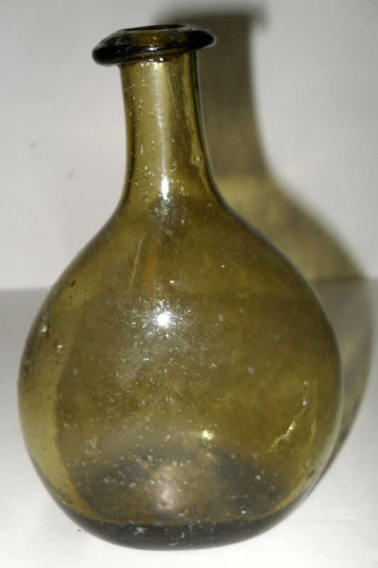 Hand Blown Chestnut Colonial Bottle: Rare Olive Green Hand Blown Chestnut Colonial Bottle Rare hand blown colonial bottle, 5 1/2" tall x 4" diameter, inverted pontil, hand applied top. The bottle dates back to 1790 to 1820 era. Probably 