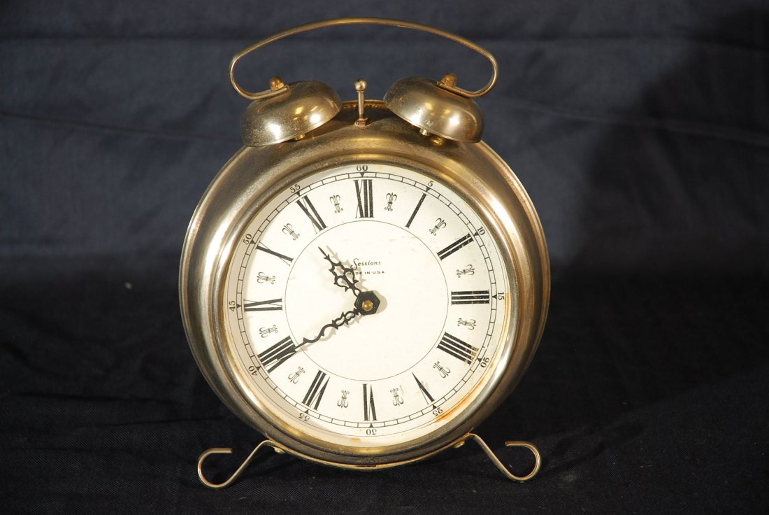 Vintage Brass Sessions Electric Clock: Vintage Brass Sessions Clock Electric, aprox dimensions: 12"h x 9.5"w, some rust stains on the edges of clock face, otherwise in good condition.