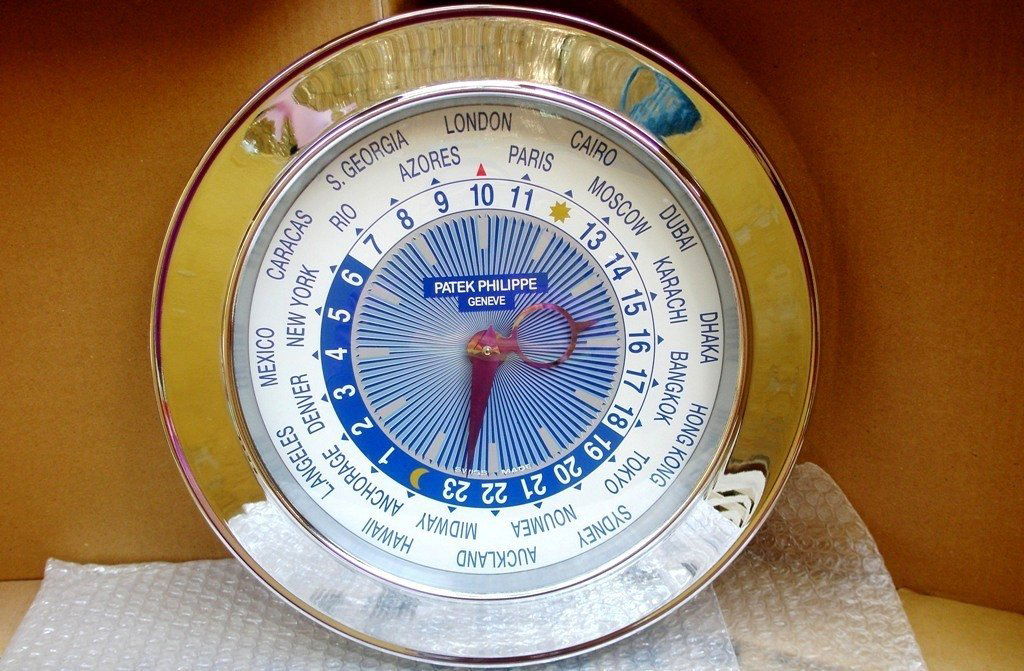 PATEK PHILIPPE WORLD TIME DEALER CLOCK "NOS": MEASURES ABOUT 34 CM DIAMETER,PATEK PHILIPPE WORLD TIME DEALER WALL CLOCK NEW OLD STOCK (NOS) BATTERY OPERATED WITH A FLUID SECOND HAND MOVEMENT STEEL CASE