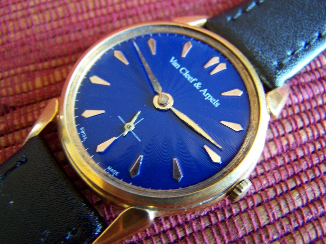 Van Cleef Metallic Blue Dial Wind Up Mens Watch: 33mm /large case aprox without crown, 18mm between lugs and 42mm from lug to lug, solid gold plated in very good condition with snap on back cover, Van Cleef & arpels hallmark inside
