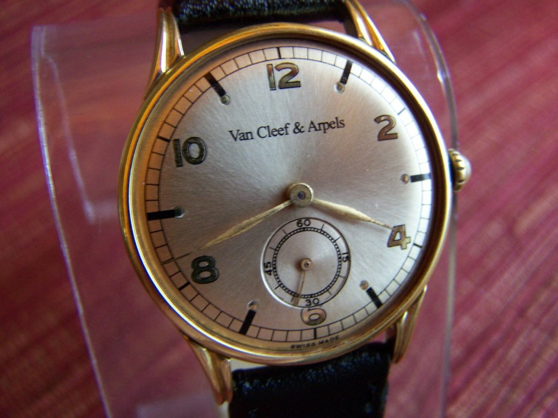 ART DECO VAN CLEEF & ARPELS SUNBURST DIAL MENS WATC: Size : 34mm large case aprox without crown, 18mm between lugs and 41mm from lug to lug, Case : Gold plated, in very good condition , with snap on back cover, Van cleef arpels hallmark inside, Dial : G