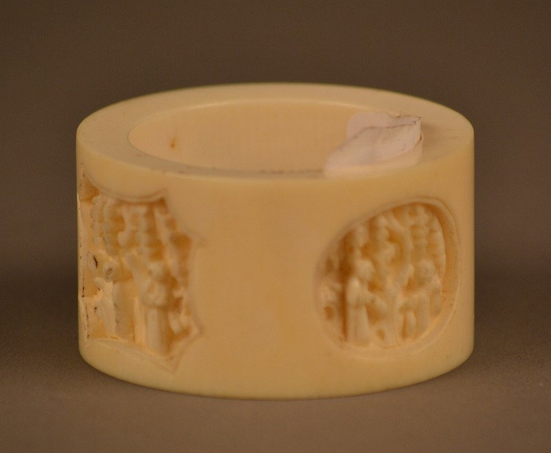 Chinese Ivory Napkin Ring: 19c Chinese Ivory Napkin Ring, monogramed . Great Detail. 1 3/4" .