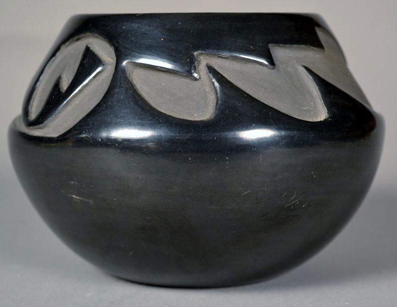 Santa Clara Pottery Blackware Vase: Lovely, deeply carved Santa Clara blackware vase, signed to base "Elizabeth Sta. Clara". 6" dia. at widest point x 3 3/4" high.