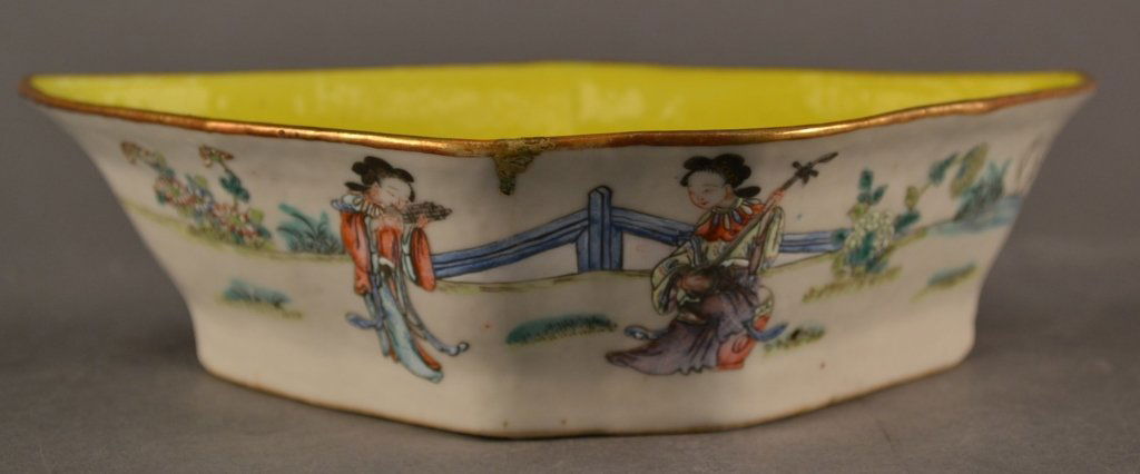 19c Chinese Famille Rose Dish Yellow Interior: Antique 19c Chinese Famille Rose Dish with Yellow interior. Measures 2 1/4" tall x 8 1/4" wide x 4 1/2" deep.