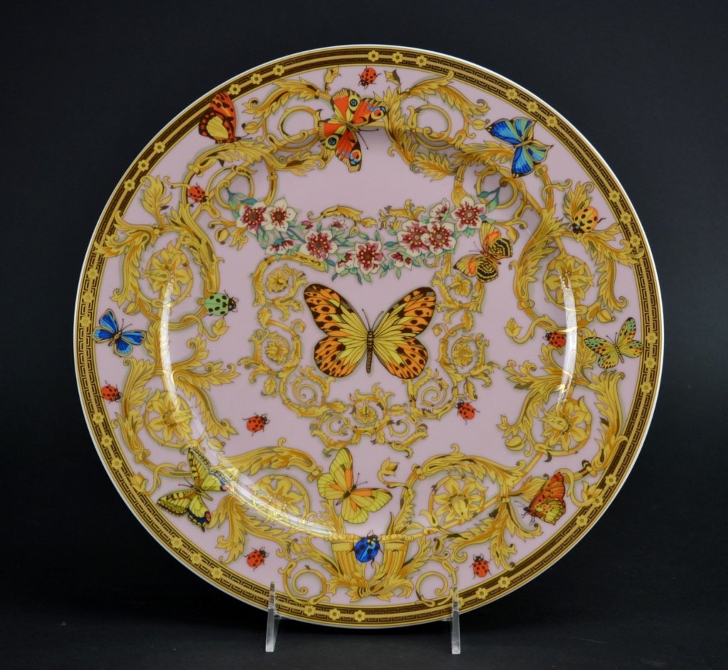 Versace "Le Jardin des Papillons" Plate w/Box: Versace "Le Jardin des Papillons" Plate w/Box. Measures 12" dia.