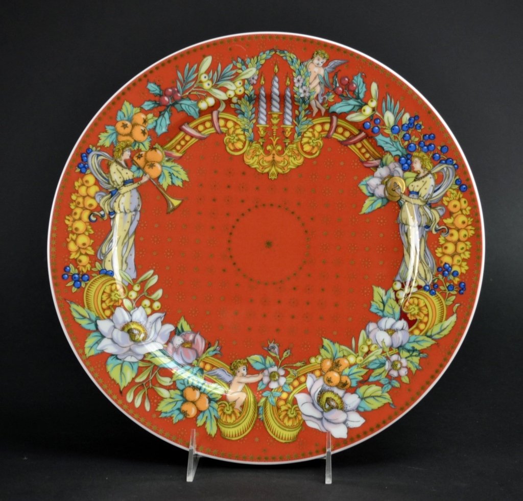 Versace "Le Reve de Noel" Plate: Versace "Le Reve de Noel" Plate. Measures 12" dia.