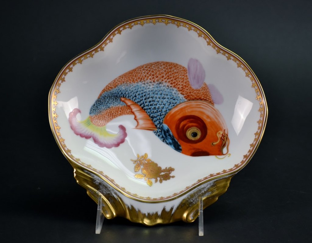 Mottahedeh Qianlong Export Platter Replica: Mottahedeh replica of Qianlong export platter. Measures 8" x 8 1/4".