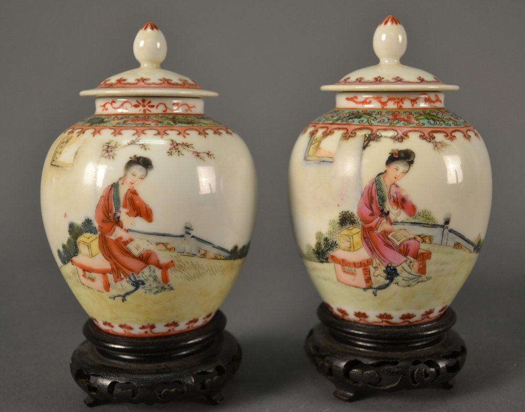 A pair of covered Republic Jars size: 5" tall: size: 5" tall