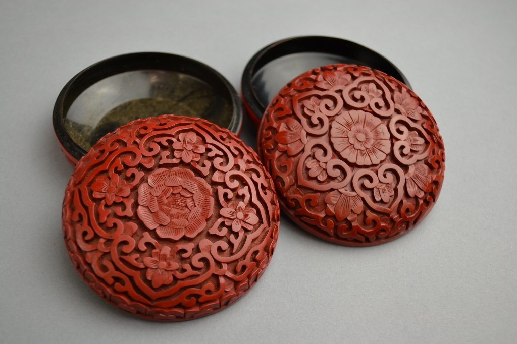 Pair of Chinese Cinnabar Round Boxes A pair of lidded (1 of 4)
