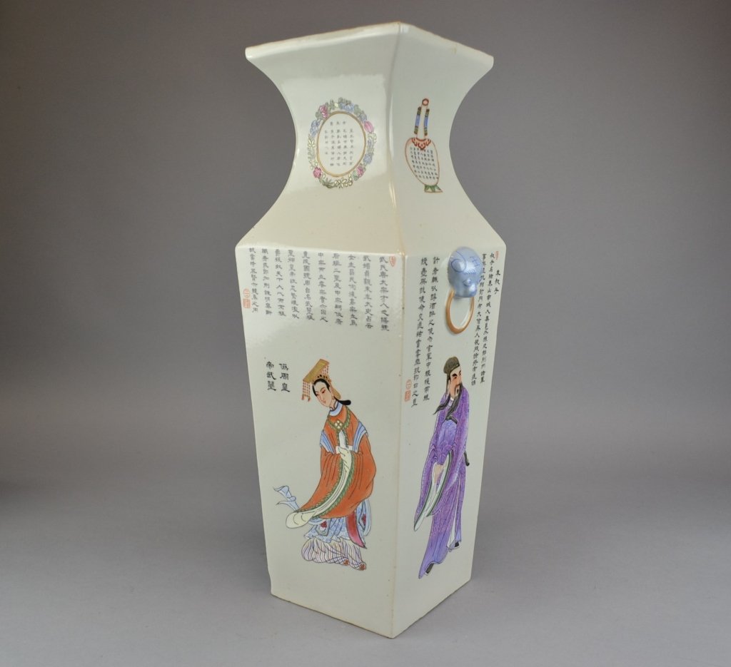 Chinese Porcelain Square Vase A beautifuly painted (1 of 8)