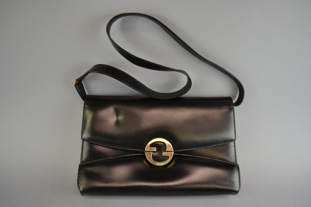 A Vintage Gucci Ladies Purse This is a very nice black (1 of 10)
