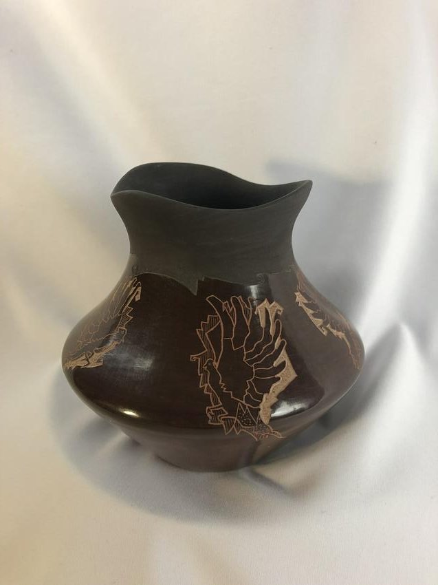 Forrest Karen Naranjo Hand coiled/etched Pottery Vase: Forrest Naranjo was born in 1963 into the Santa Clara Pueblo and began making pottery at the age of 23. His specialty is in the handmade Sienna technique which the Naranjo family is known for today. T