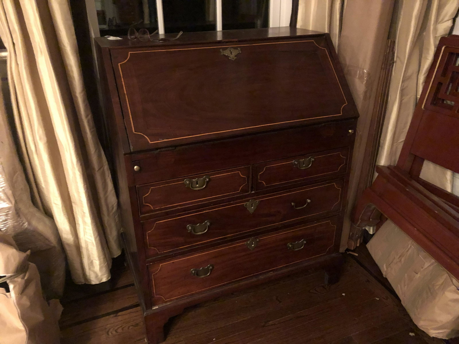 Antique Vintage writing Desk: Antique Vintage writing Desk