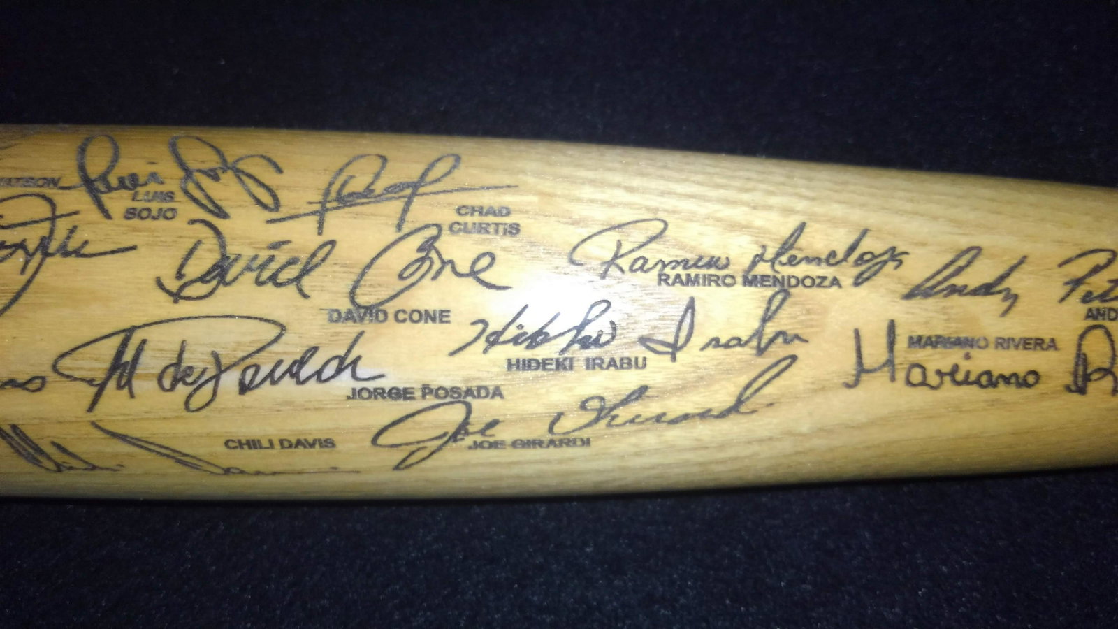 1999 World Series Bat: 1999 Yankees World Seriers Bat a replica bat of al the Yankees players in 1999; AVAILABLE FOR LOCAL PICK UP IN CONNECTICUT