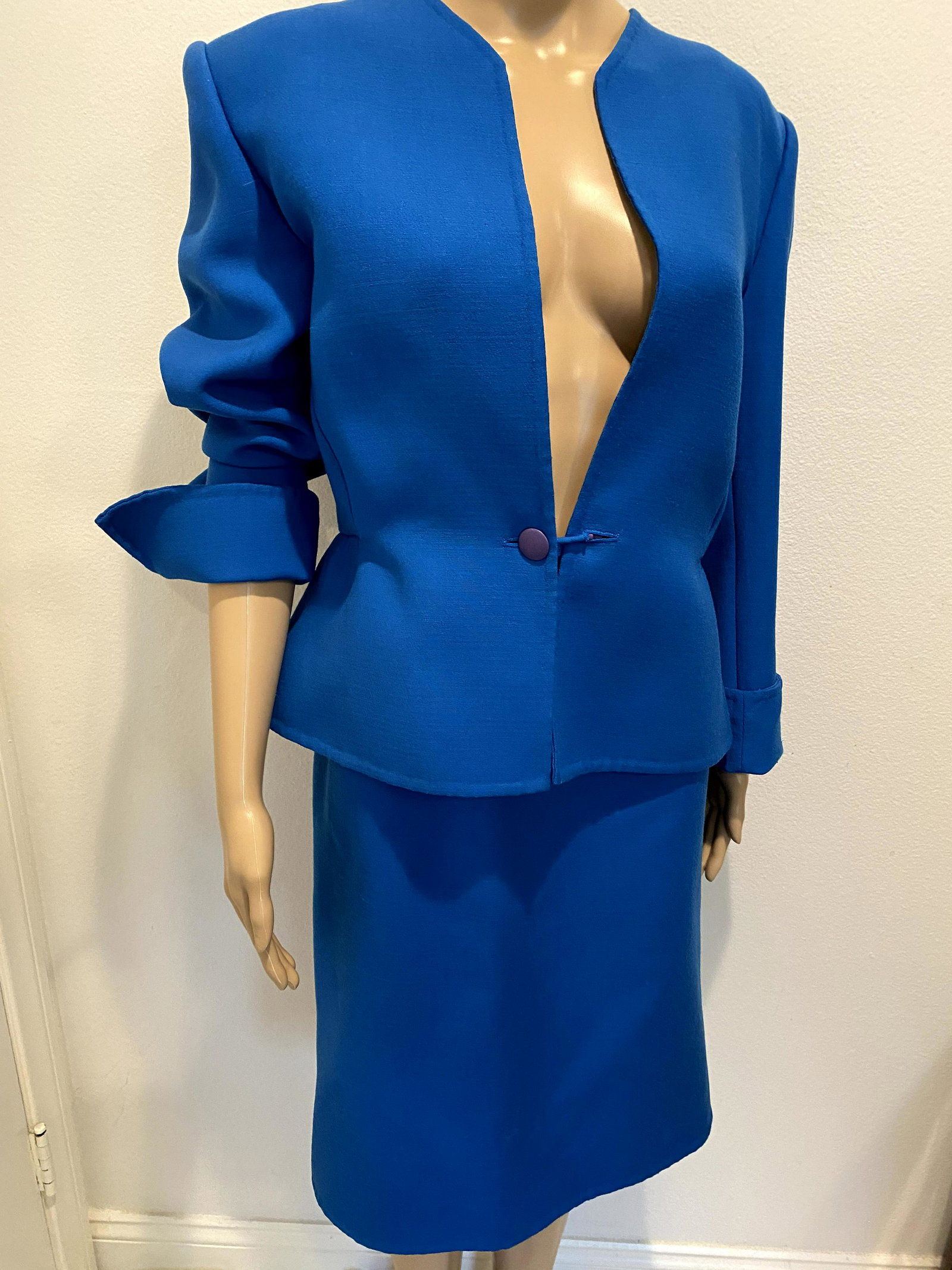 Pauline Trigere 2 pc skirt and jacket suit size 12 (1 of 3)