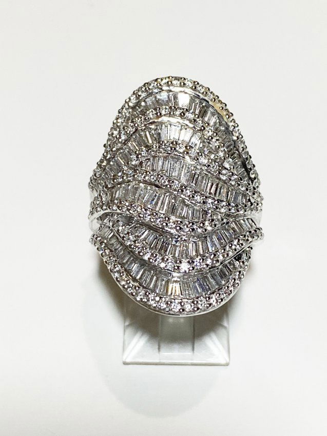 18k Gold White Gold Diamond Ring (1 of 5)