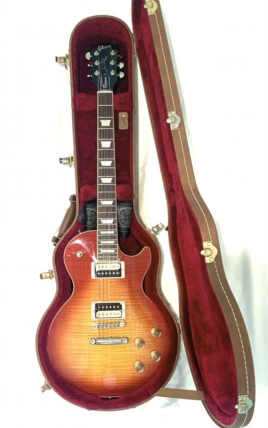 2017 Gibson Les Paul Classic Heritage Cherry Sunburst: 2017 Gibson Les Paul Classic Premium Heritage Cherry Sunburst serial number 170022432. Excellent condition. W/ original case. From the estate of a prominent Beverly Hills collector. THIS LOT IS LOCATE
