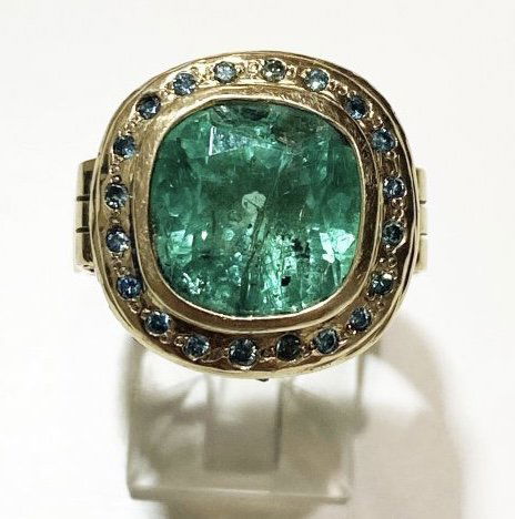 18K Yellow Gold Columbian Emerald & Blue Diamonds. (1 of 4)