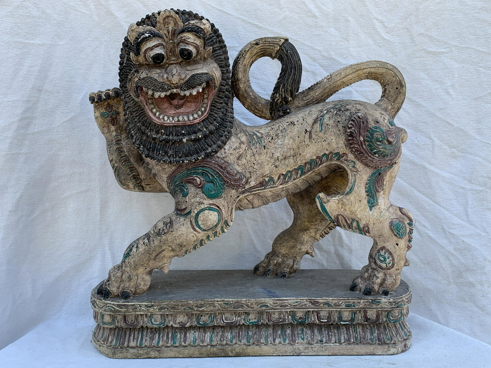 Tibetan Lion Statue (1 of 4)