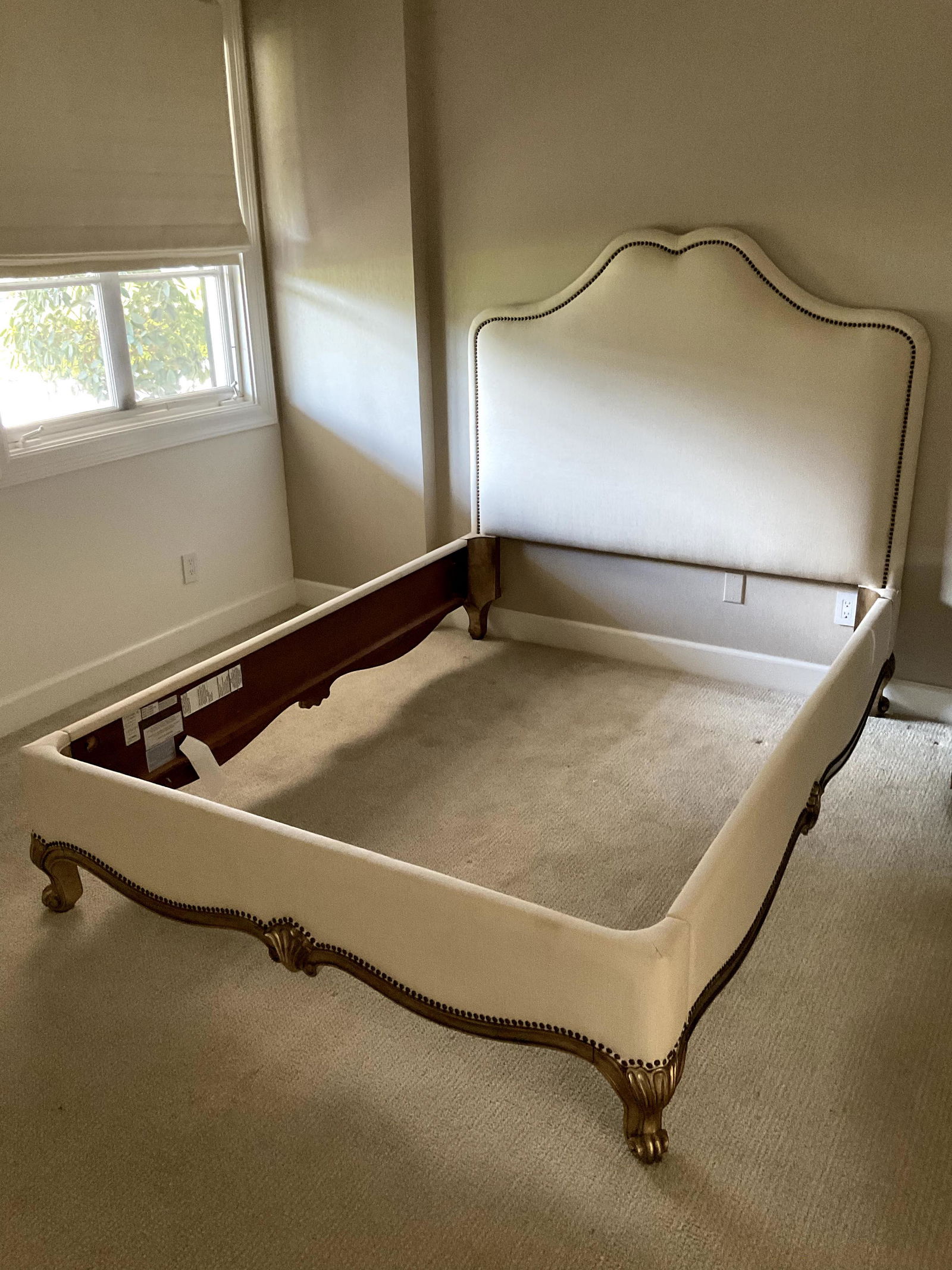 Caracole Queen Bedframe (1 of 7)